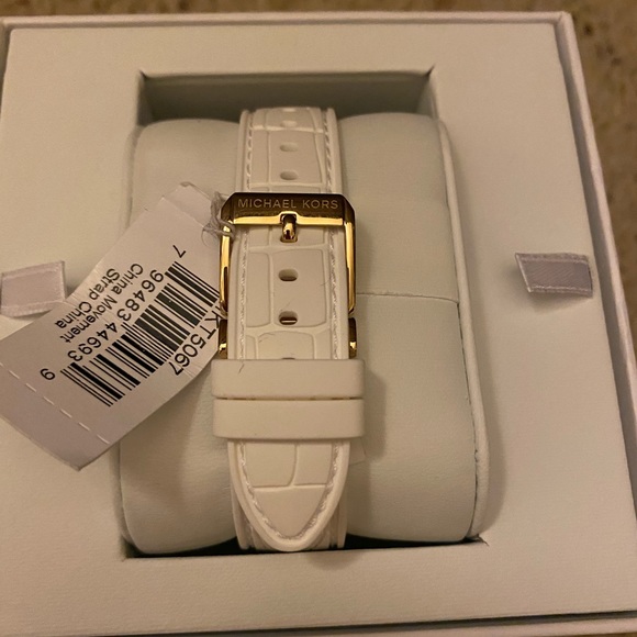 Michael Kors Smart Watch - Picture 7 of 8